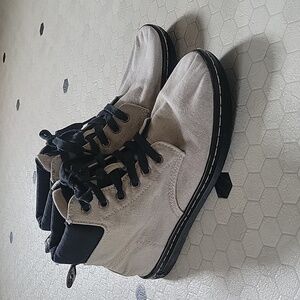 Women's Dr. Martens Maelly boots